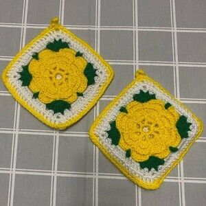 Vtg Handmade Crocheted Yellow Flower  Potholders Hotpad Trivet Farmhouse Kitchen